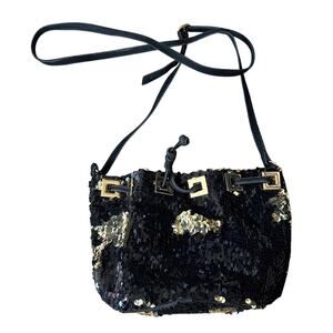 Retro style Sequin bucket bag in black and gold with pull closing inside lined